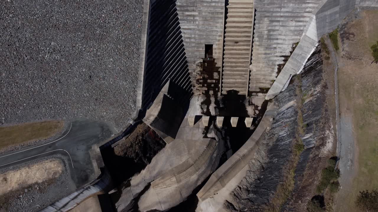 混凝土大坝和泄洪道基础设施视频下载