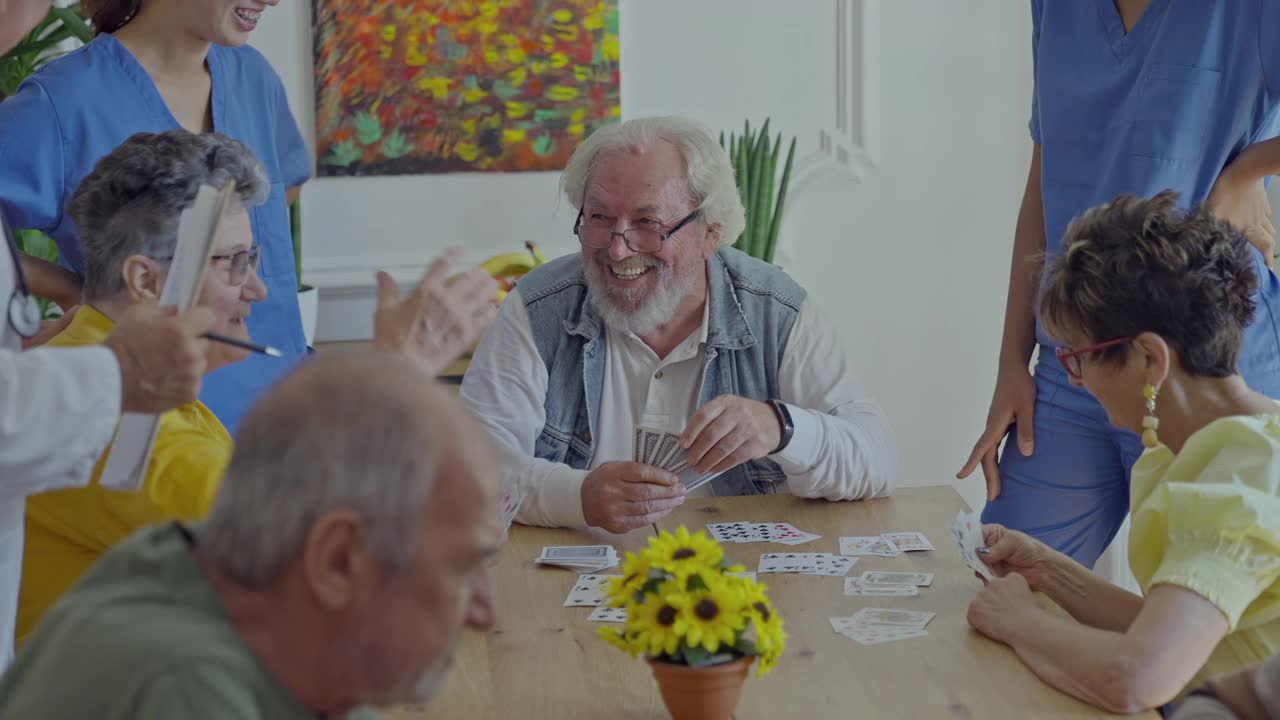 退休之家的欢乐时光视频下载