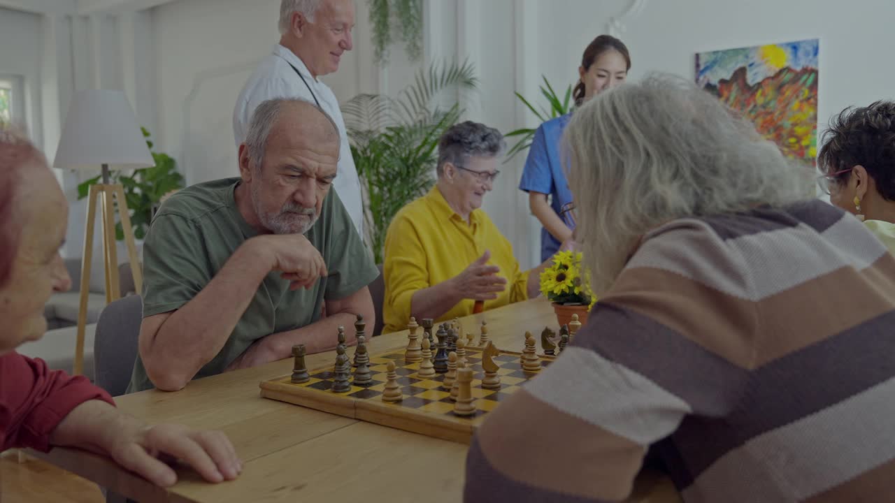 退休之家的欢乐时光视频素材