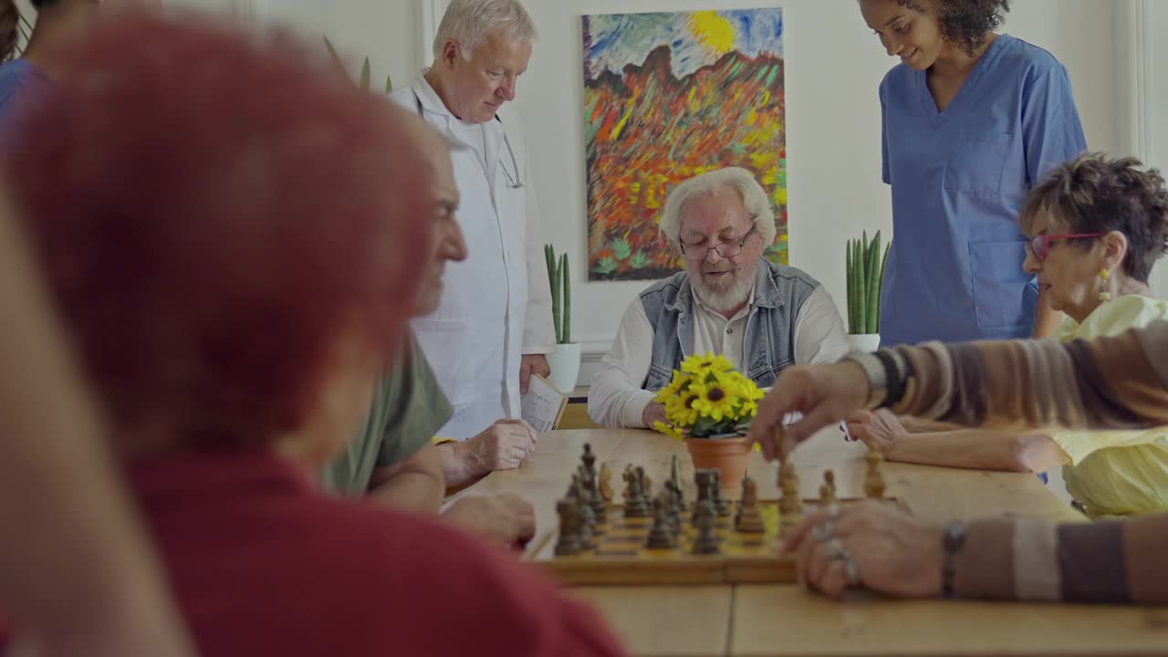 退休之家的欢乐时光视频素材