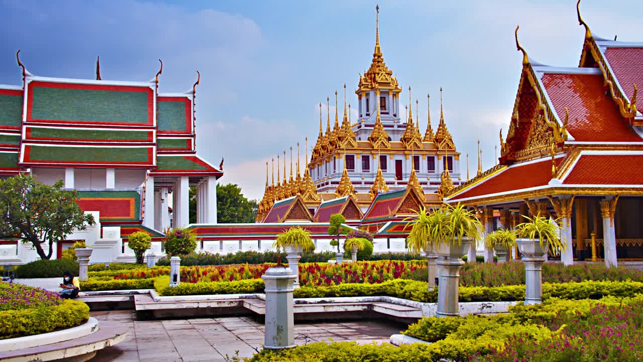 Wat Ratchanatdaram Worawihan (Loha Prasat)。曼谷视频下载