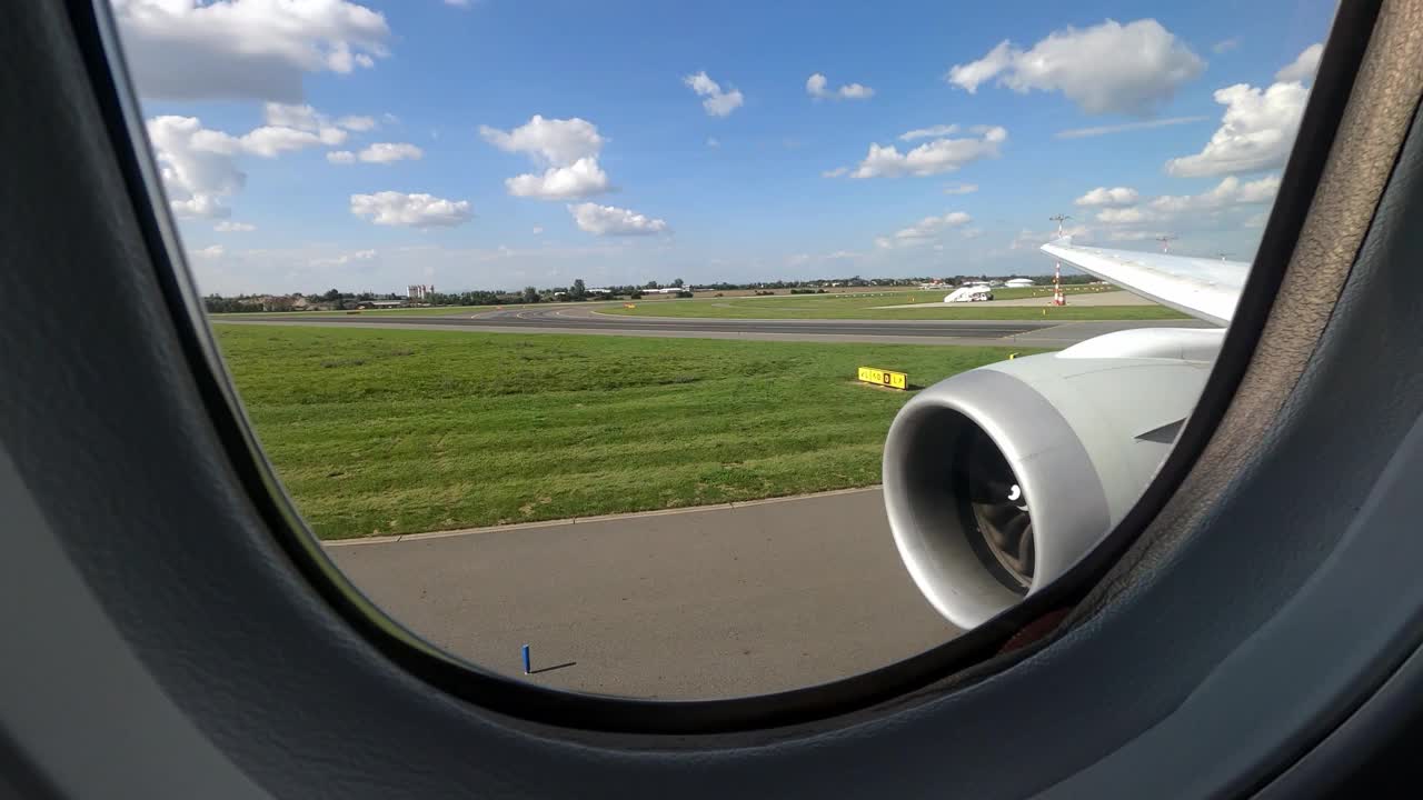 从飞机窗口起飞时的时间间隔视频下载