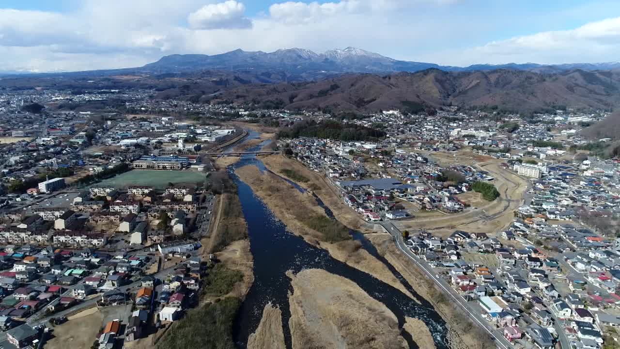 无人机空中，Watarase河和赤城山，日本视频下载