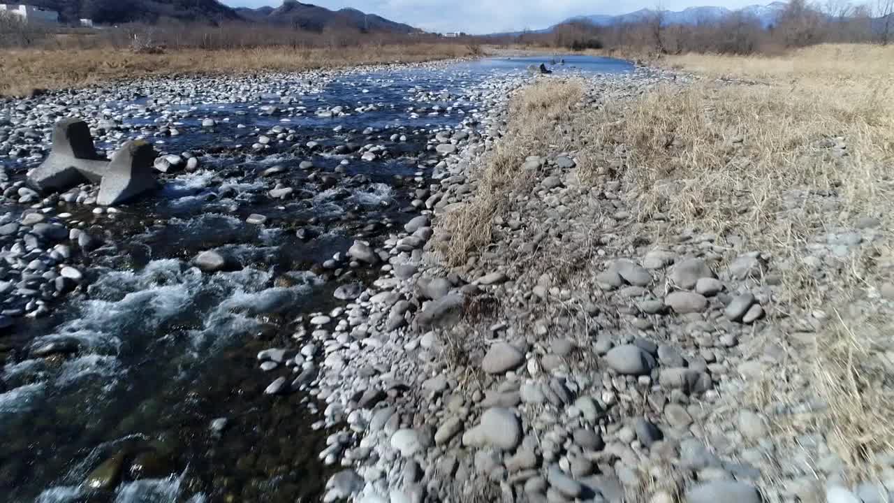 无人机空中飞行，两河汇流，日本视频下载