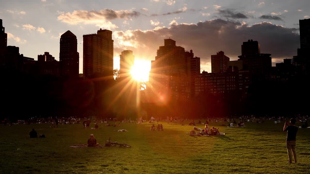 中央公园的日落视频素材