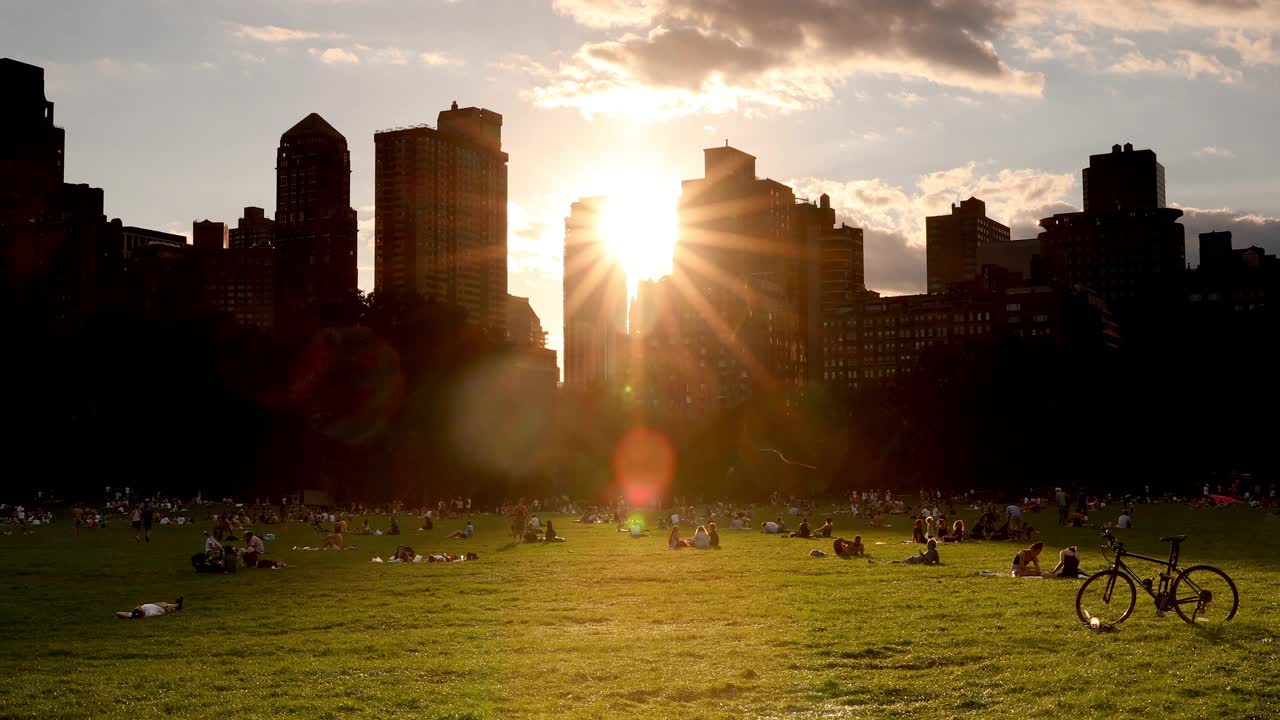 中央公园的日落视频素材