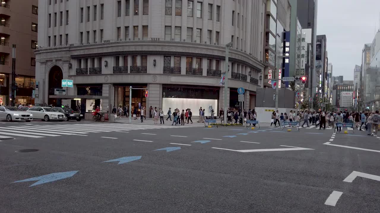4K平移倾斜银座和子在东京，日本。视频素材
