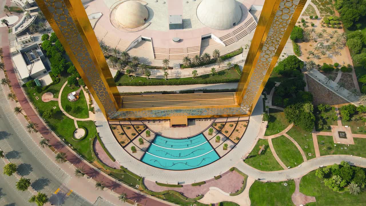 阿联酋迪拜市中心附近的迪拜框架和Zabeel公园的鸟瞰图视频素材