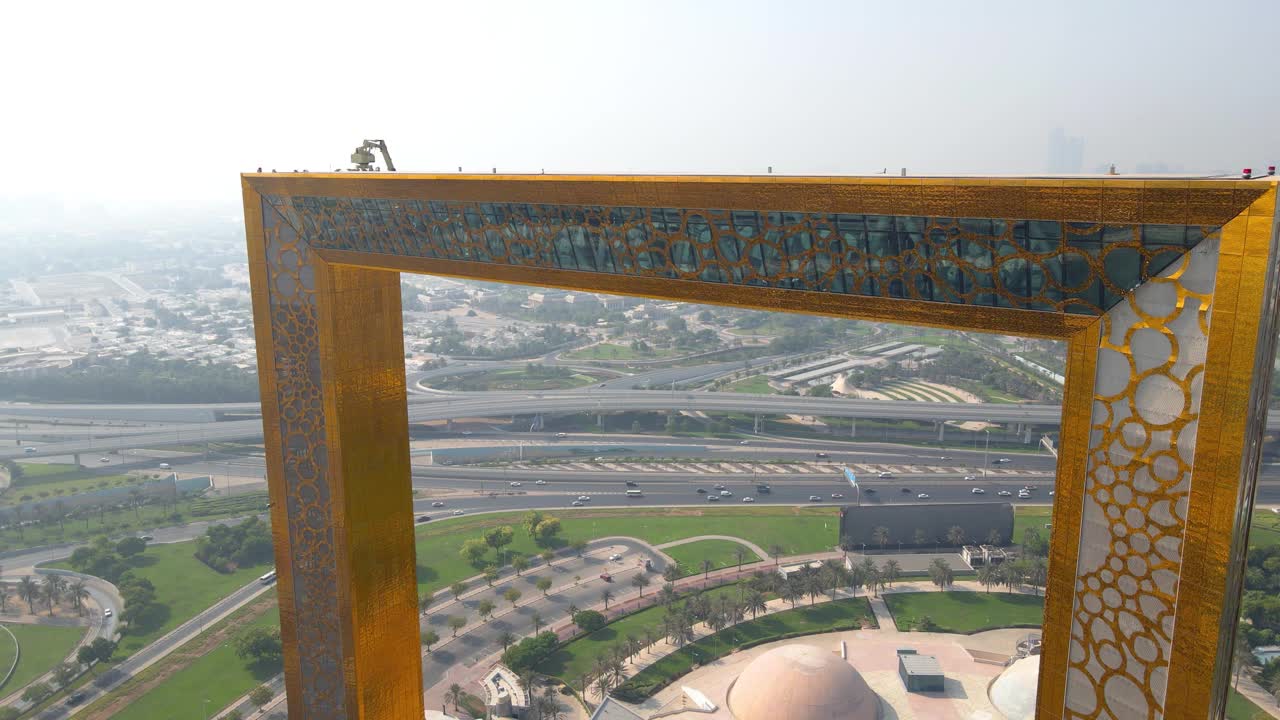 迪拜框架鸟瞰图，市中心的天际线上升在阿拉伯联合酋长国视频素材