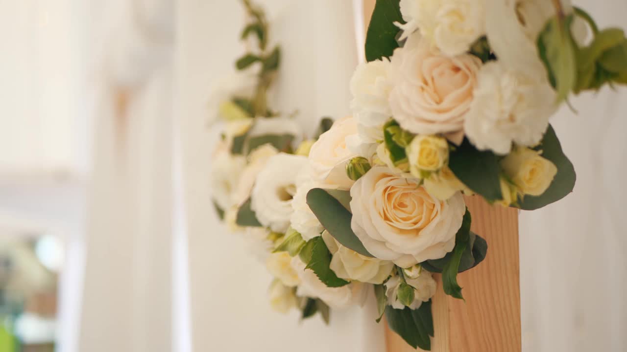 新娘白玫瑰装饰4K婚礼束视频素材