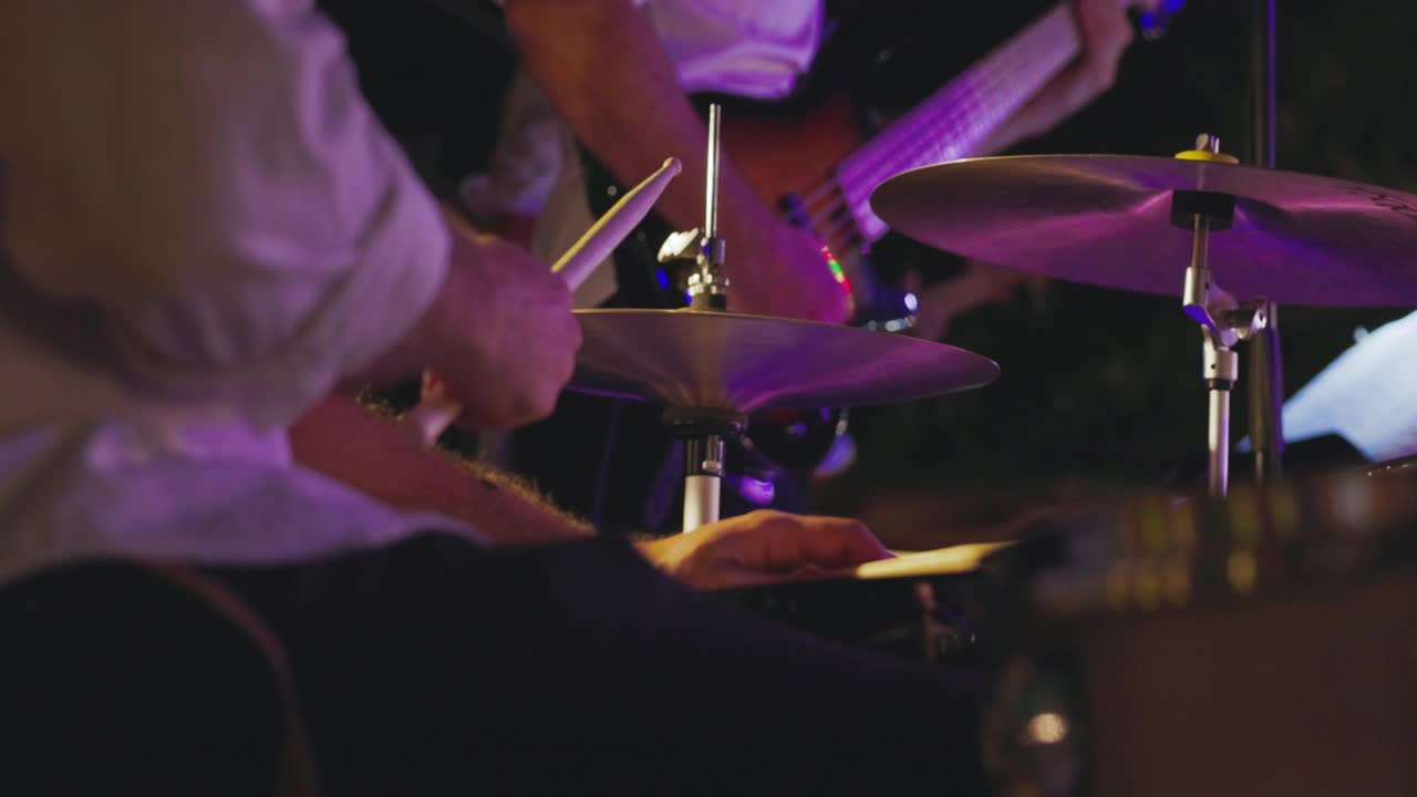演奏现场爵士音乐会:鼓手在行动视频下载