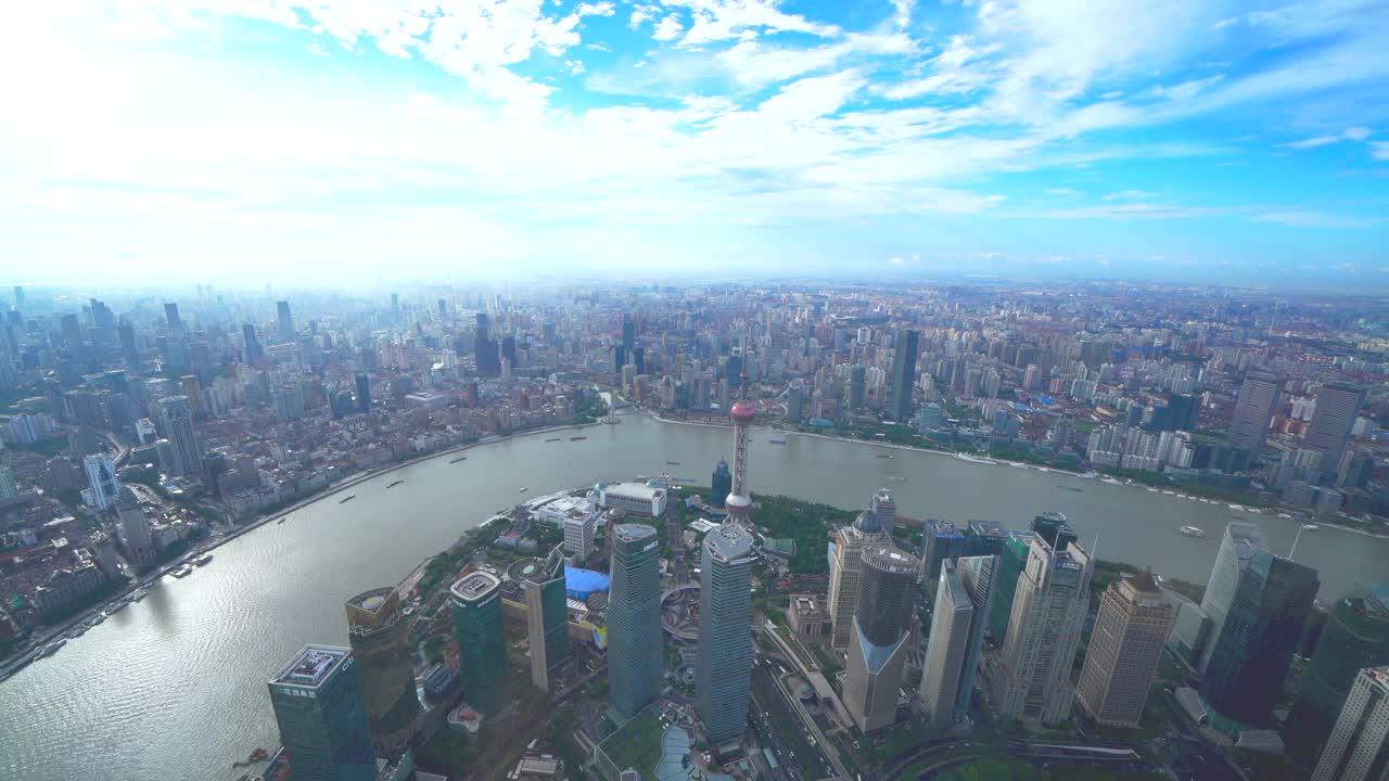 阳光明媚的上海天际线视频素材