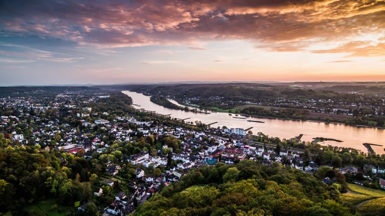 莱茵河上的西本格伯奇山脉日落视频下载