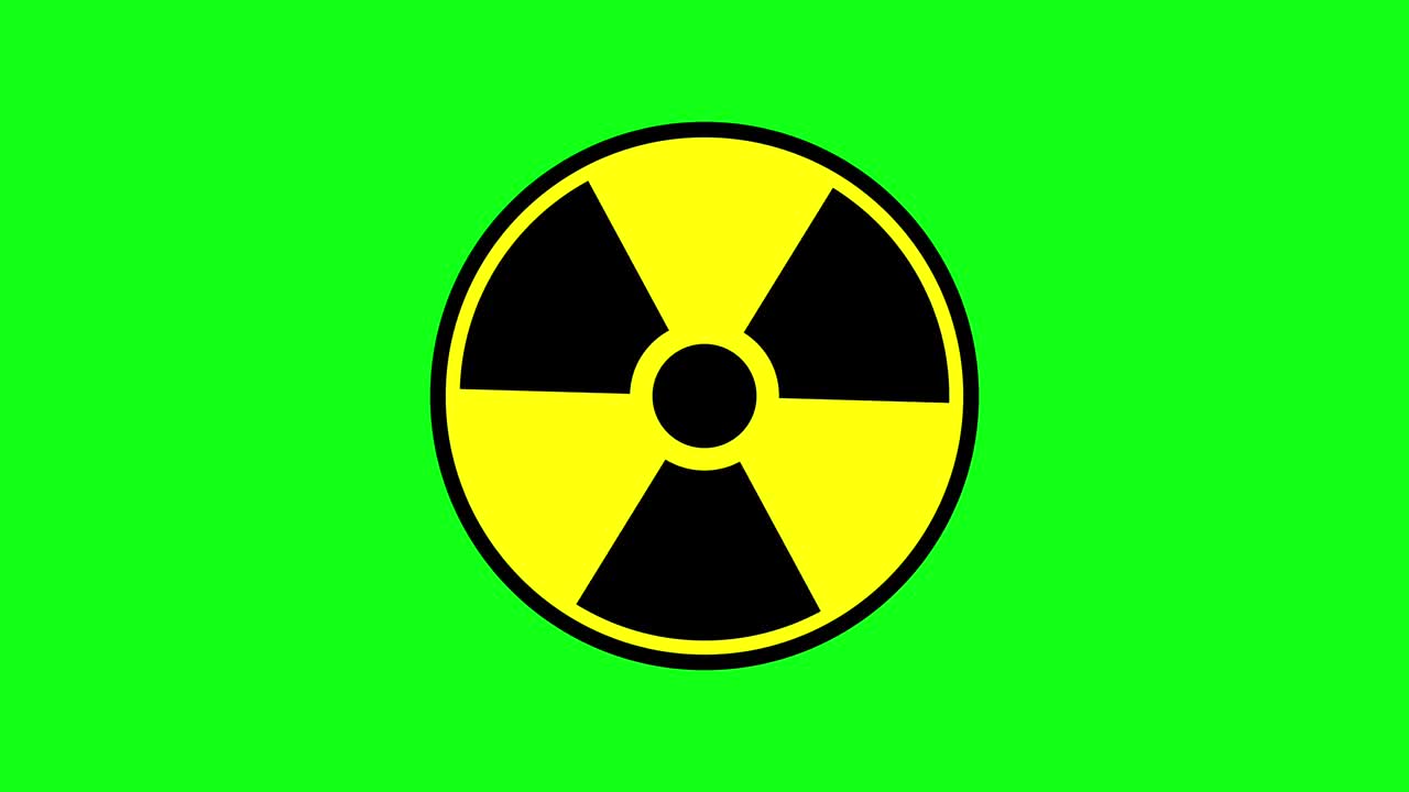 旋转循环，放射性危险警告标志色度键绿色屏幕。视频下载