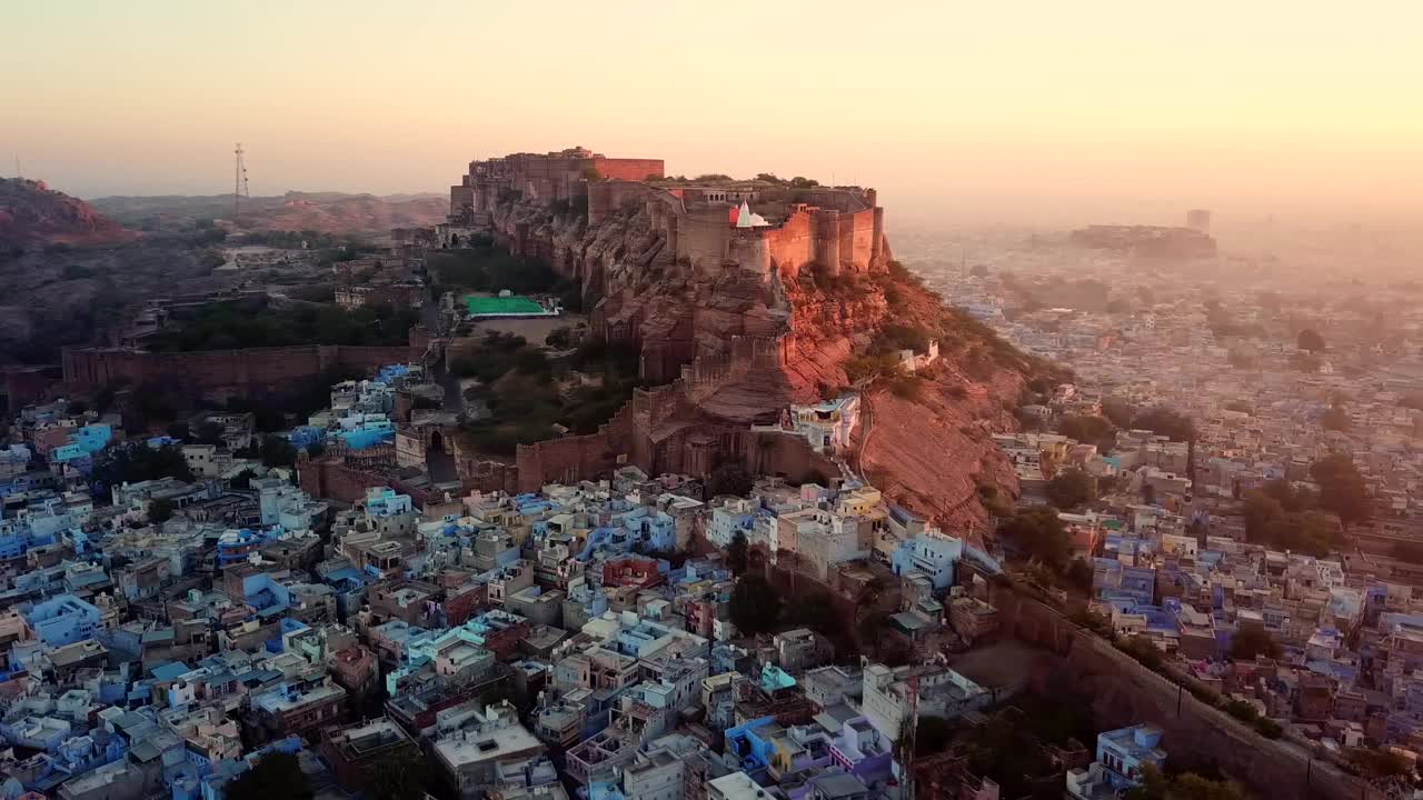 印度拉贾斯坦邦焦特布尔的蓝色城市和梅兰加尔堡视频素材