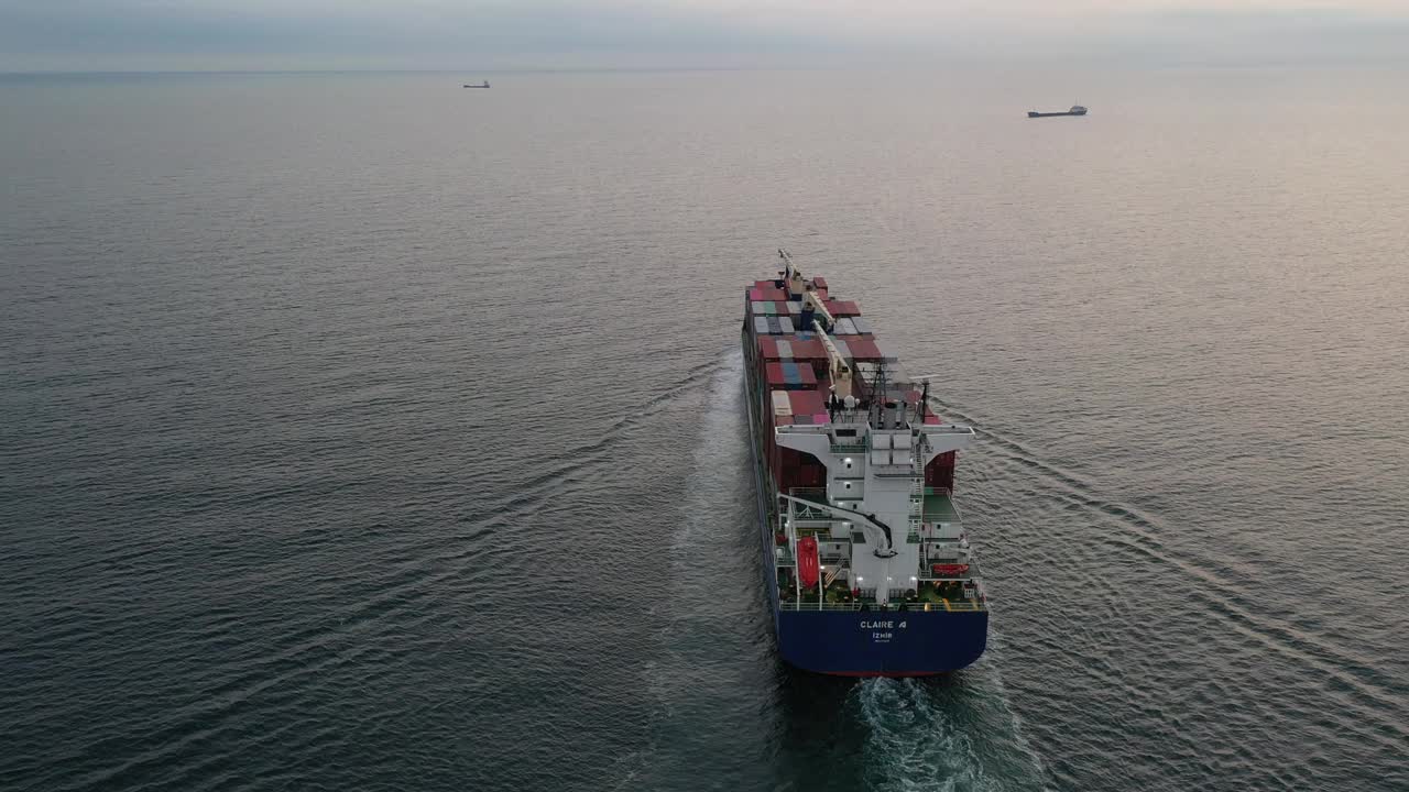 海上货船运输鸟瞰图视频素材