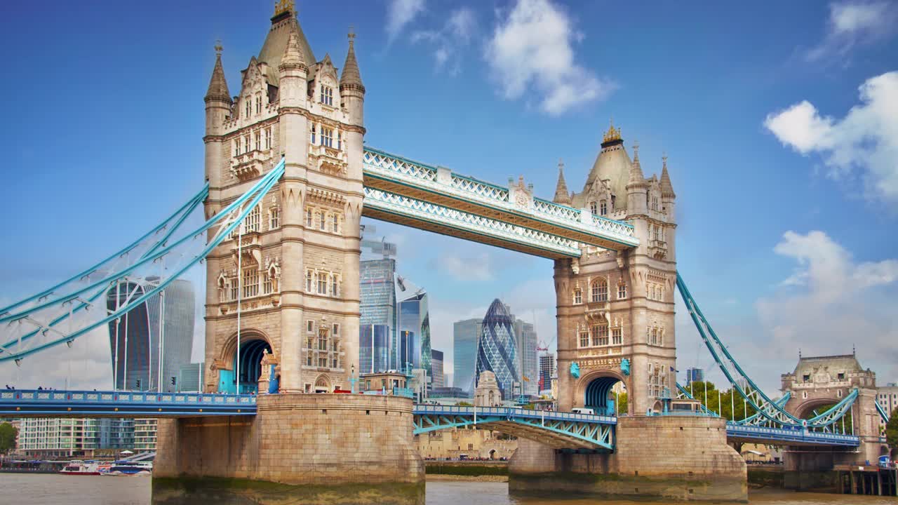 塔桥和金融中心。伦敦视频素材