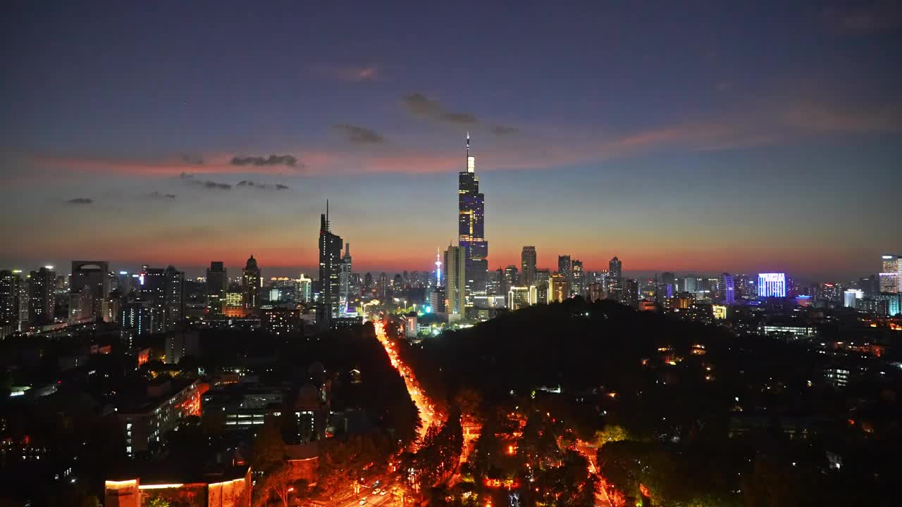 鸟瞰现代城市日落，实时视频视频素材