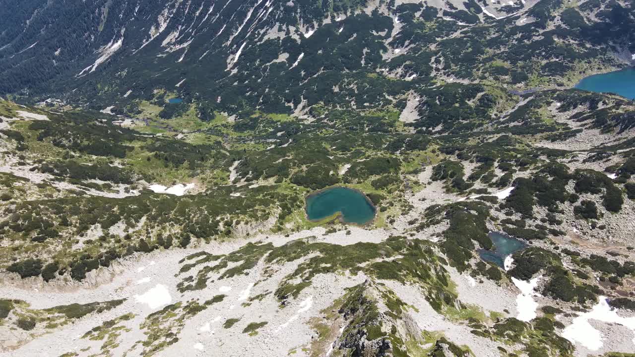 保加利亚皮林山穆拉托沃湖鸟瞰图视频素材