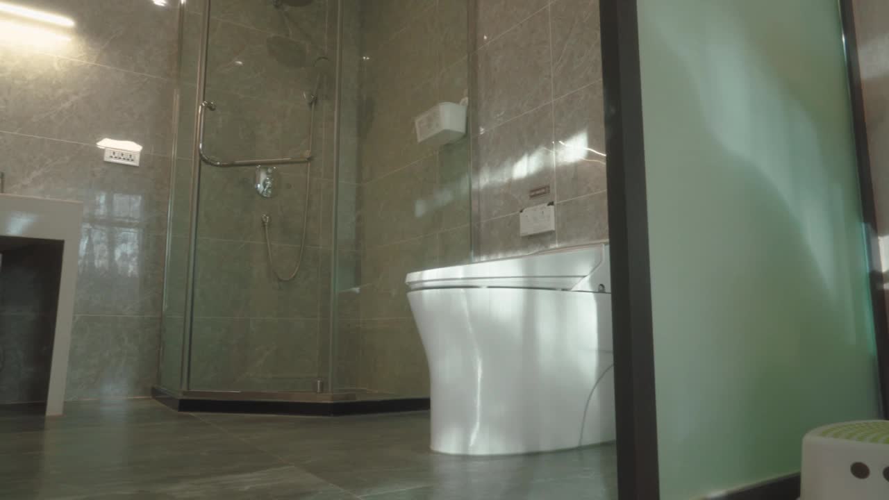 公寓浴室拍摄视频素材