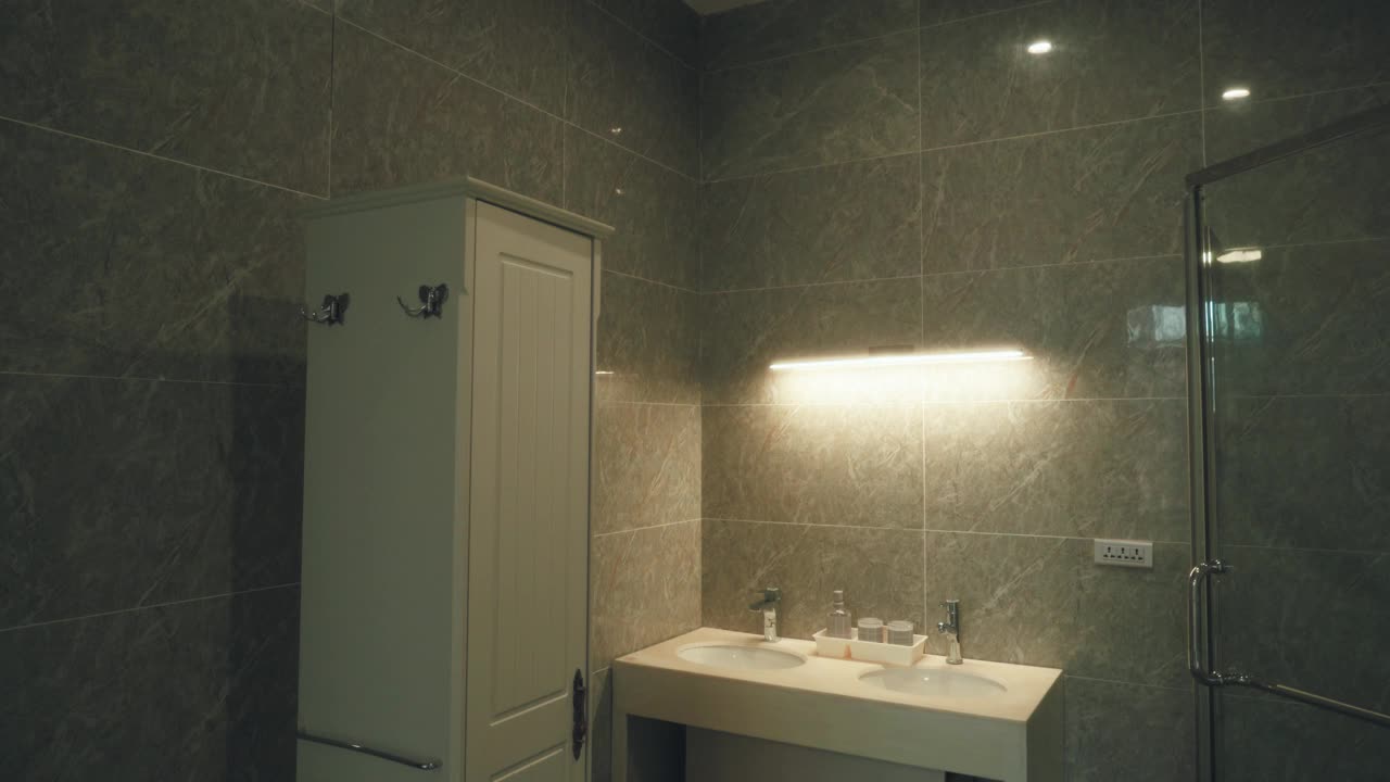 公寓浴室拍摄视频素材
