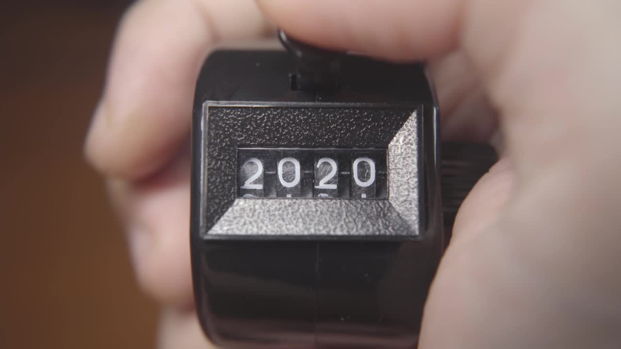 从2020年到2030年，计数计数器上的数字增加了视频素材