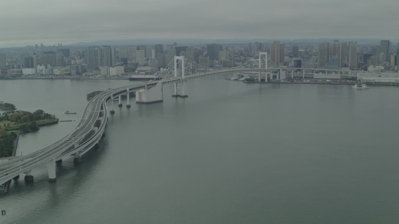 东京湾彩虹桥架空图。东京城市天际线可见bg。视频下载