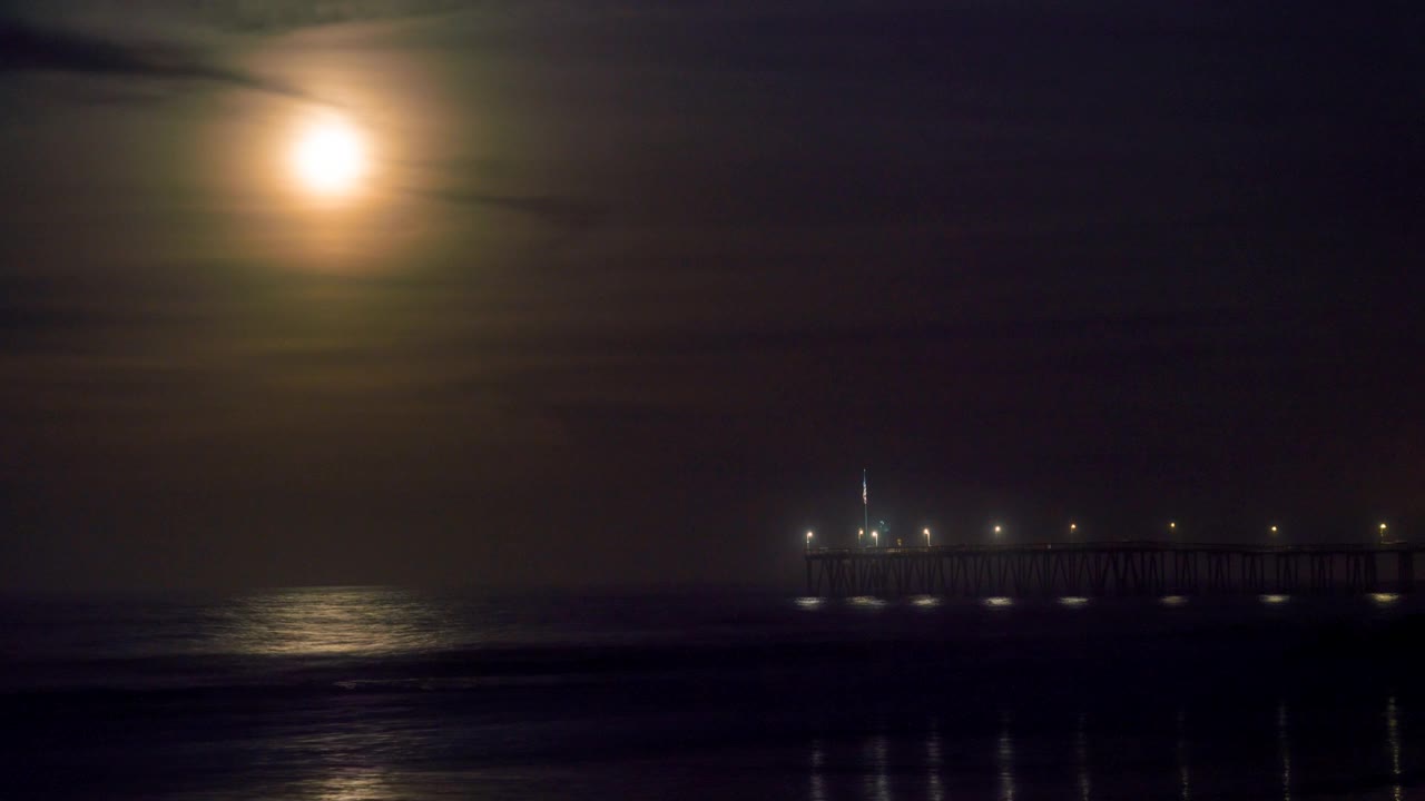 加州文图拉月亮升起的时间视频下载