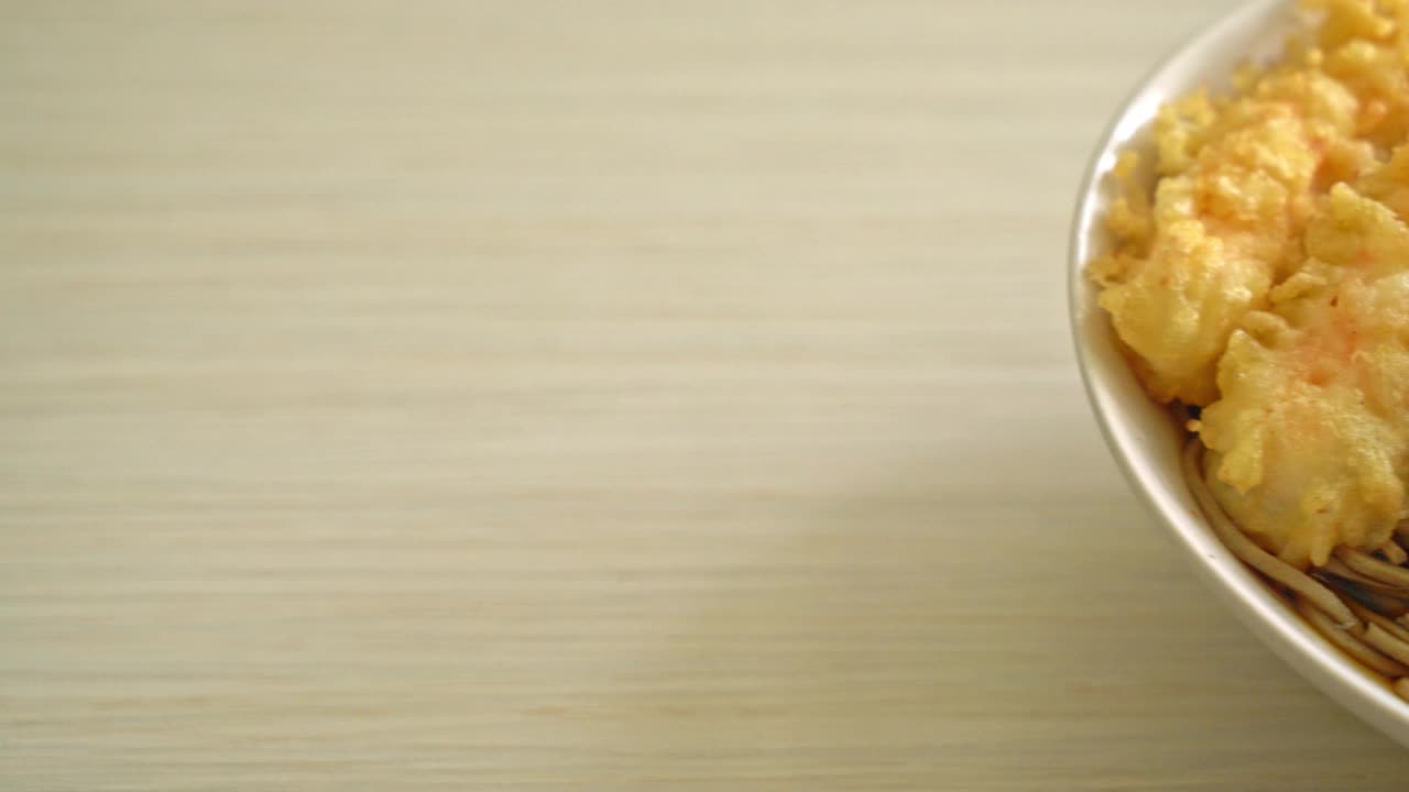 日本虾拉面天妇罗-亚洲饮食风格视频素材