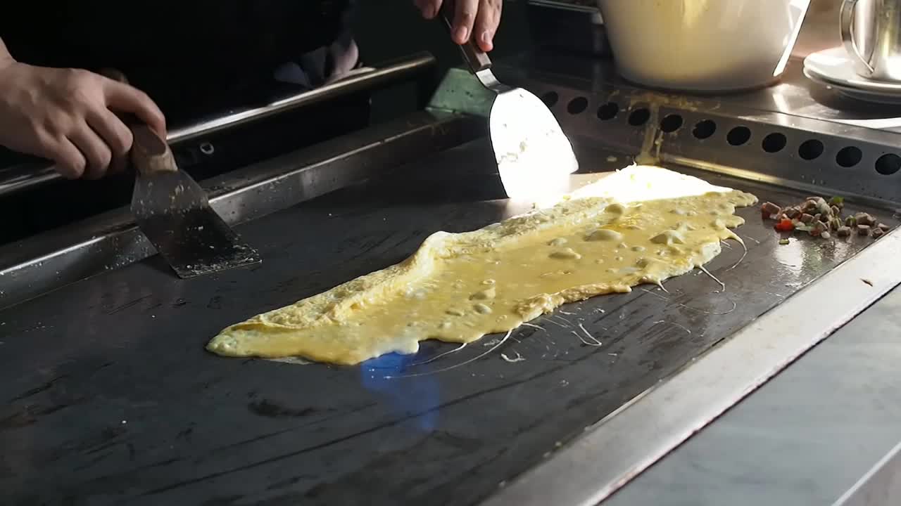 做煎蛋卷视频素材