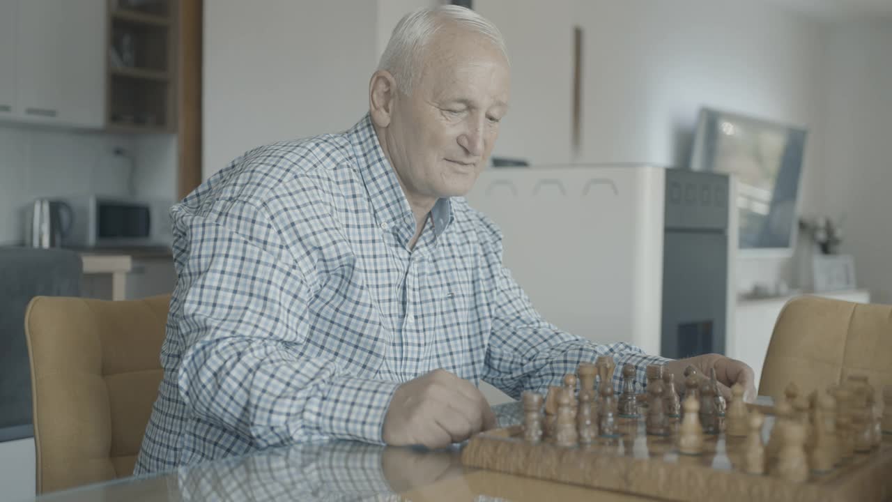 父子友好下棋视频下载