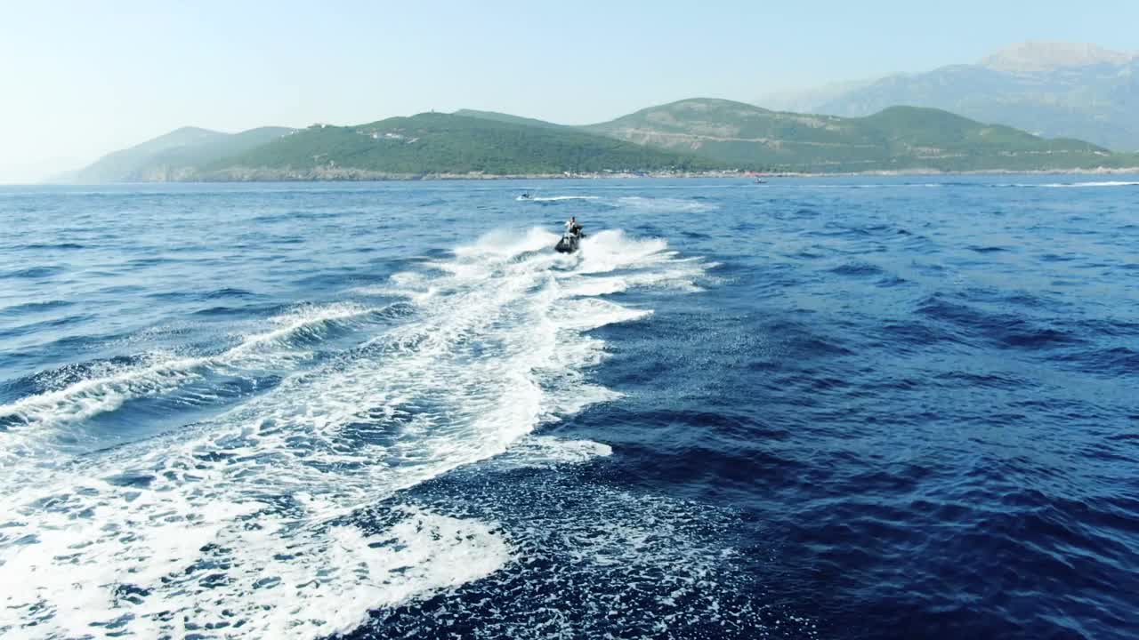 水上摩托艇比赛在海上股票视频视频下载