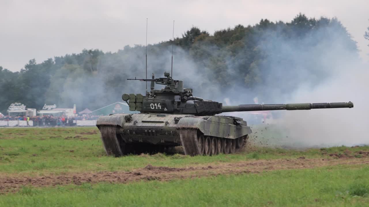 t - 72坦克视频素材