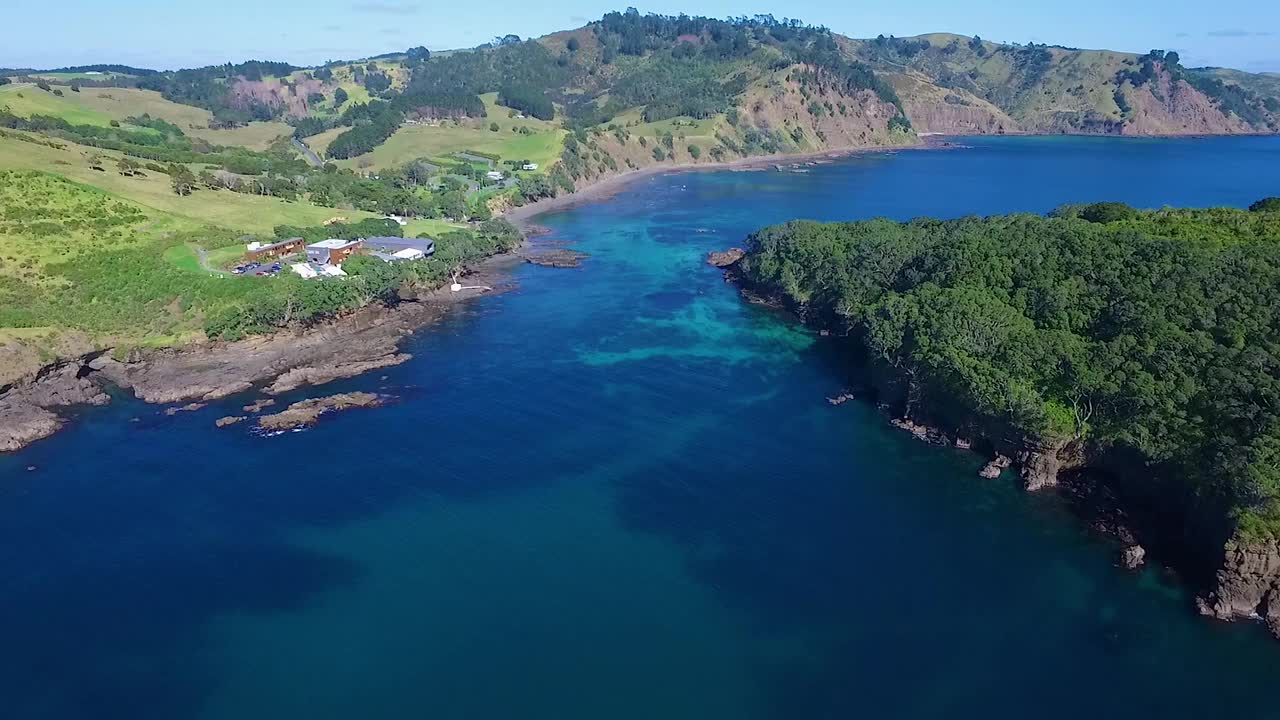 飞越新西兰海岸线，山羊岛地区视频下载