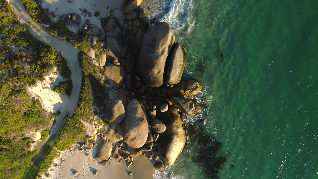 鸟瞰贝蒂海滩，奥尔巴尼西澳大利亚- 4K无人机视频素材