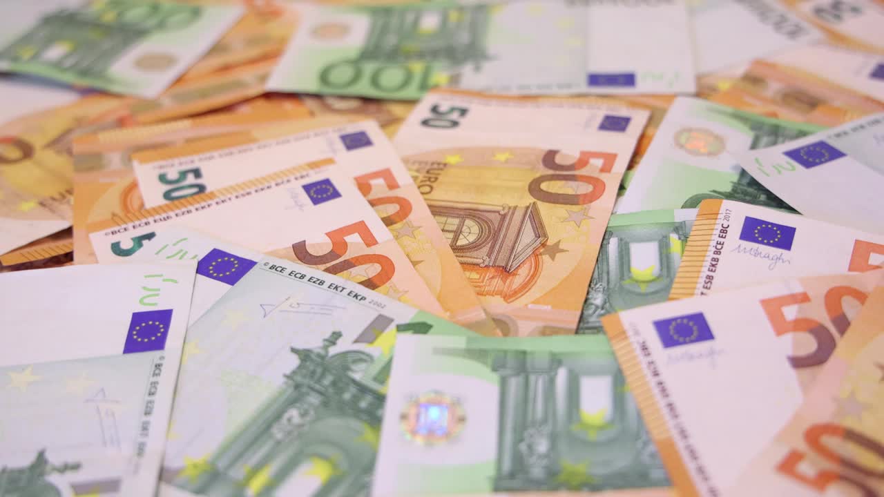 桌上的欧元钞票视频下载