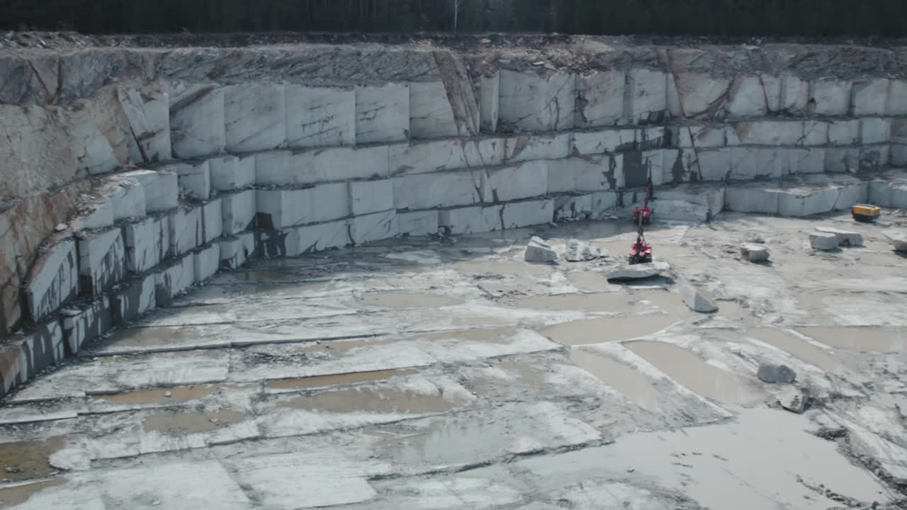 花岗岩采石场机械视频素材
