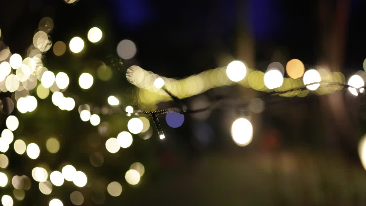 平安夜后院的圣诞彩灯视频下载