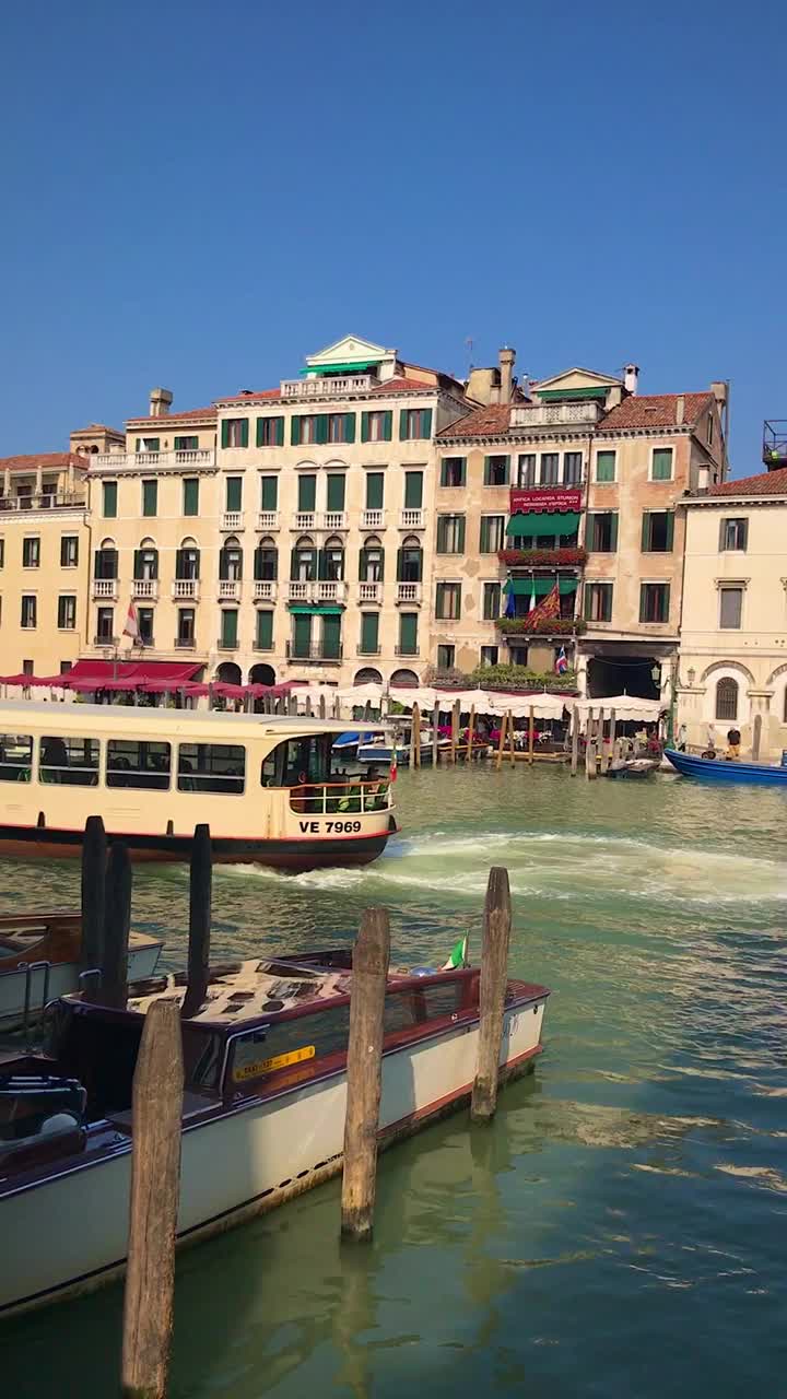 意大利威尼斯的大运河垂直景观视频下载