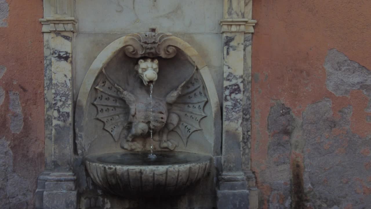 罗马街头的饮水机视频下载