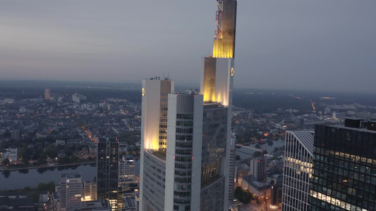 法兰克福天际线商业银行塔无人机飞行视频下载
