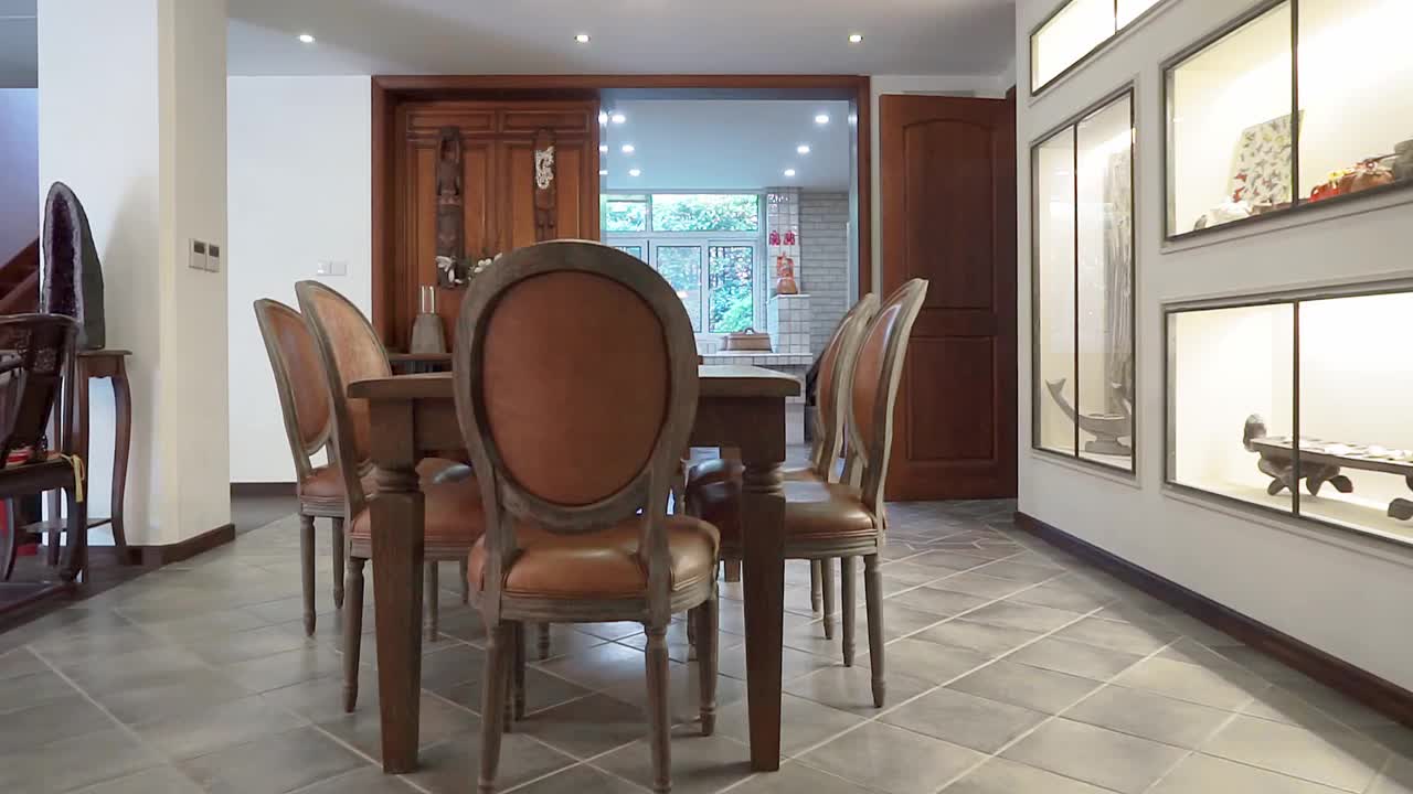 客厅的餐桌视频素材