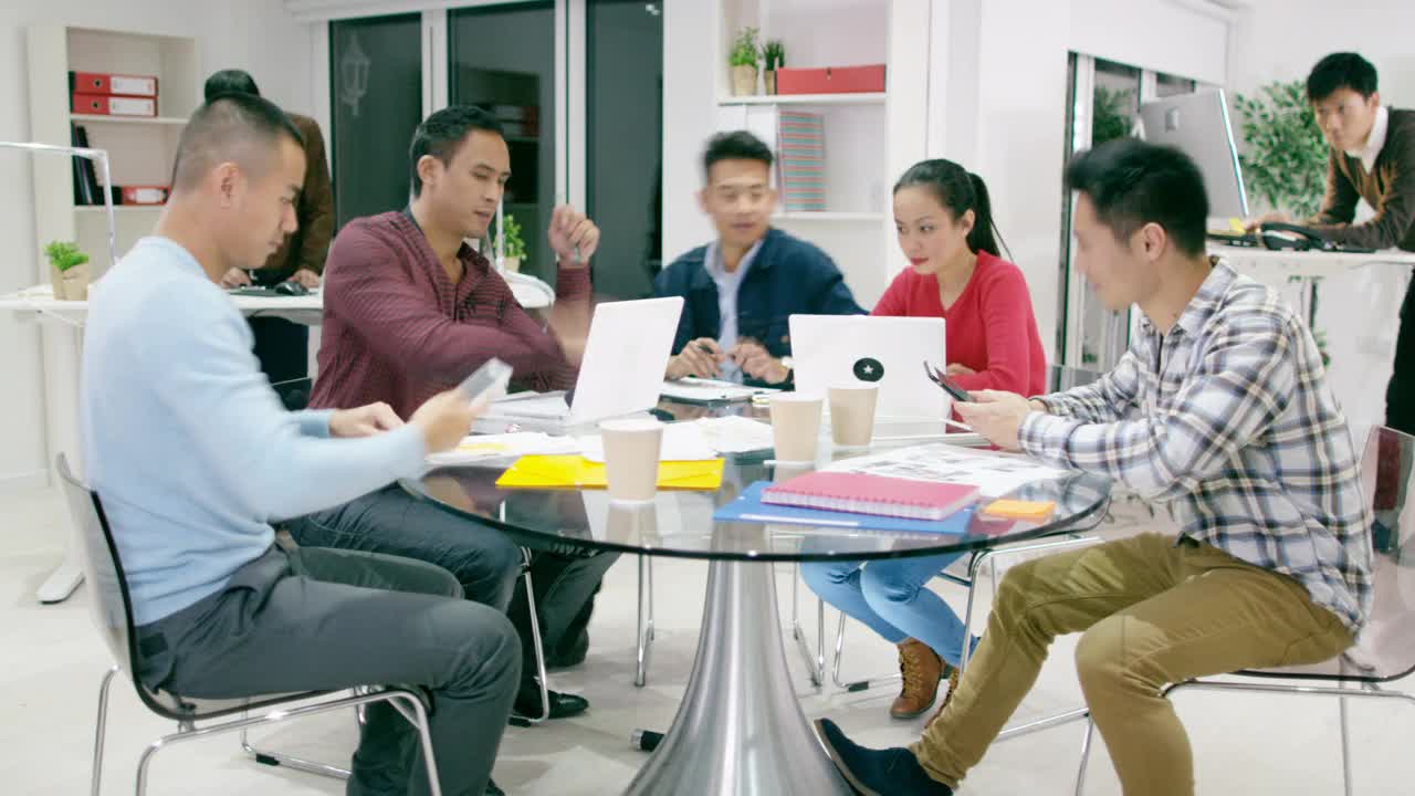 亚洲业务团队办公室现代工作视频下载