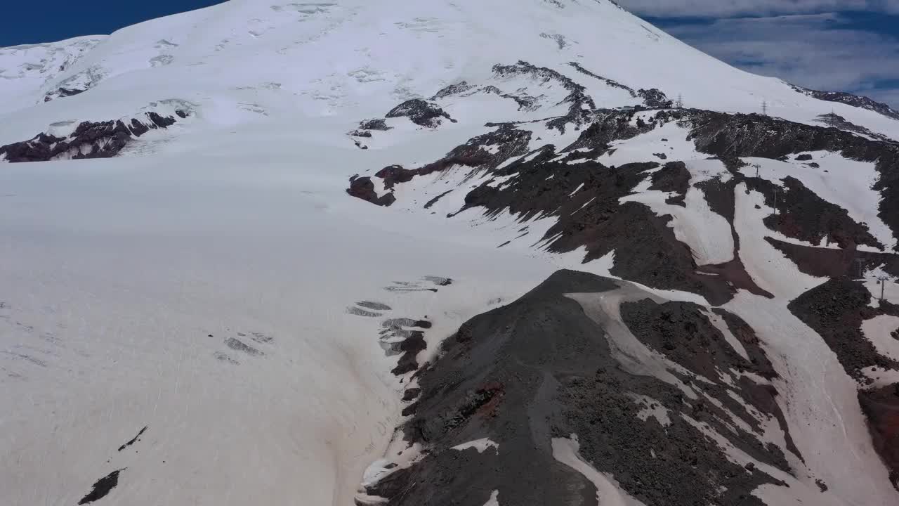 埃尔布鲁斯山脉的鸟瞰图视频素材