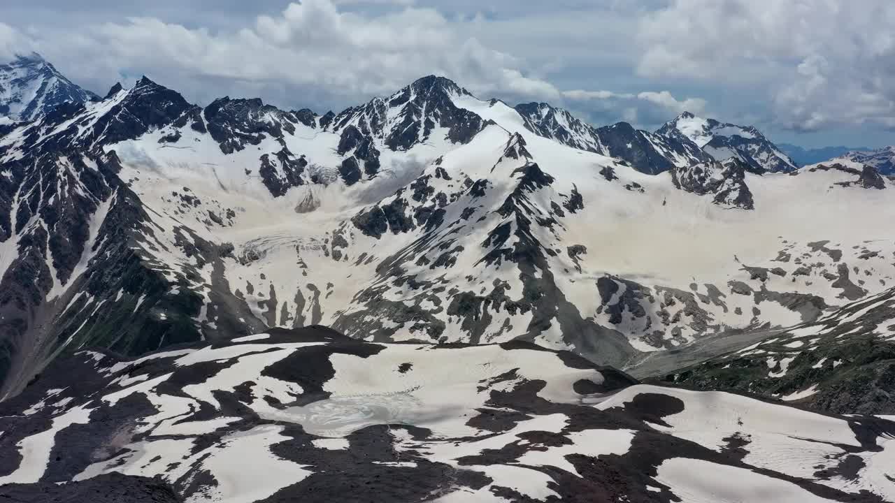 鸟瞰高加索雪山视频素材