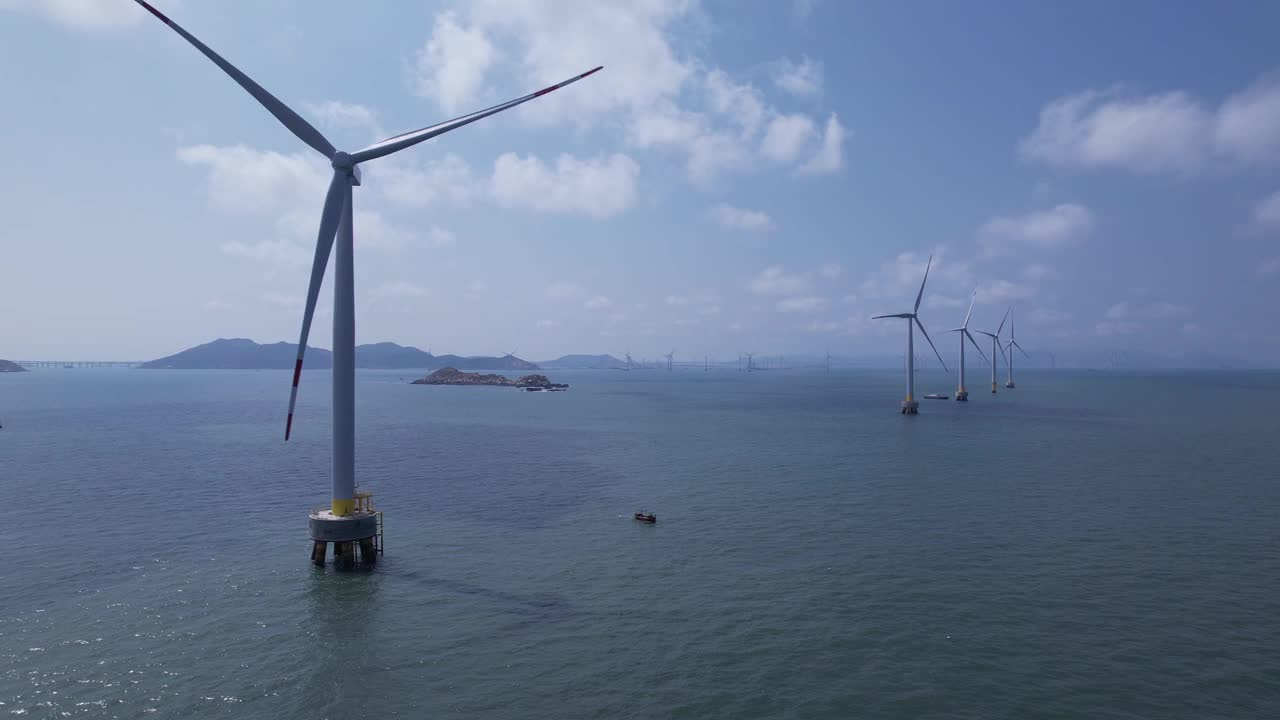 海上风力发电厂鸟瞰图视频下载
