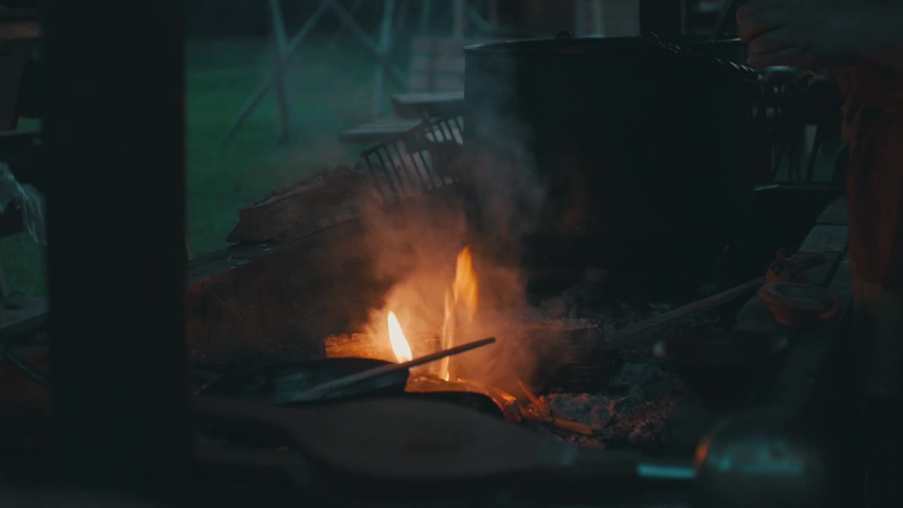 古代烹饪壁炉视频素材