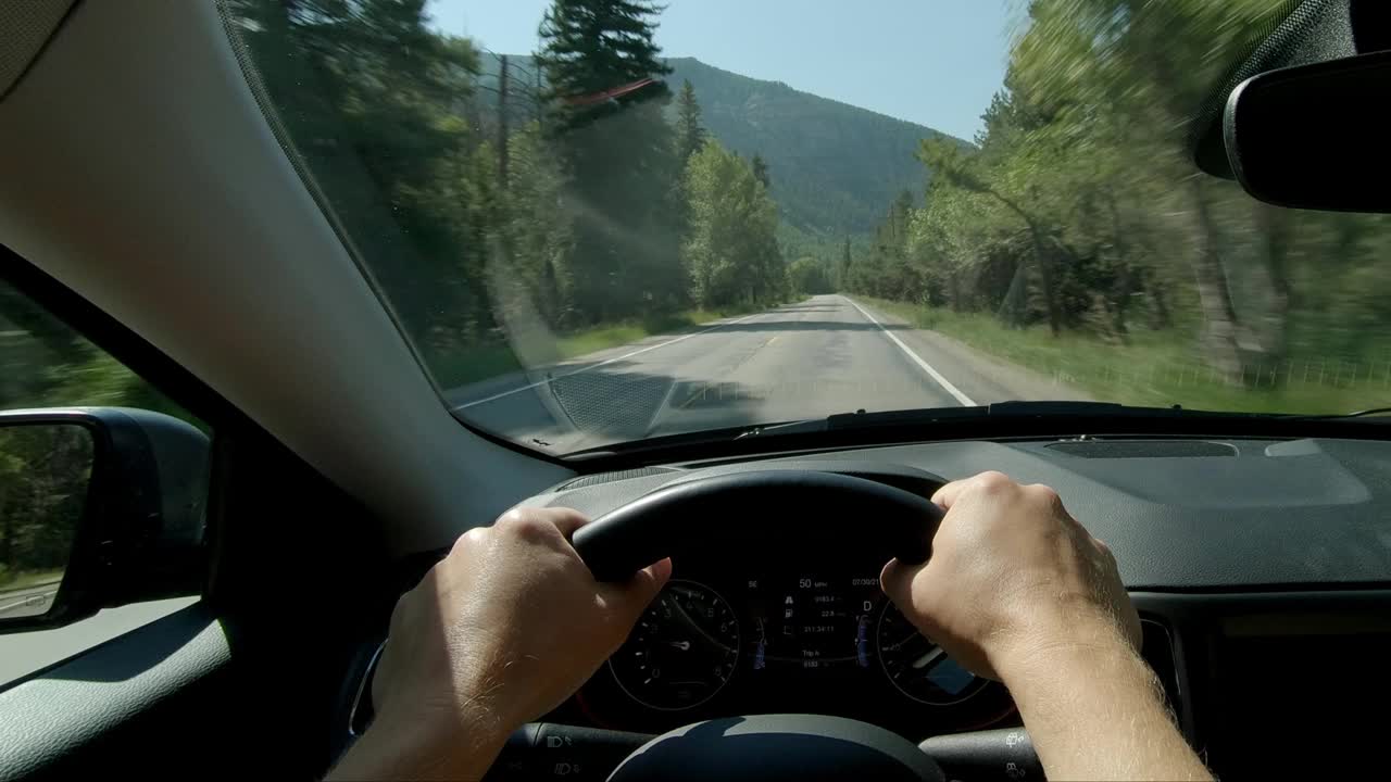Minturn Point Of View车辆行驶在汽车仪表盘内视频素材
