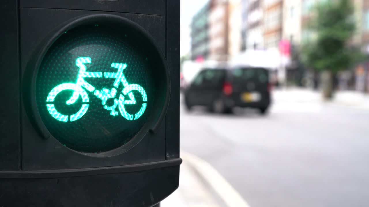 带有自行车图标的绿色交通灯视频下载