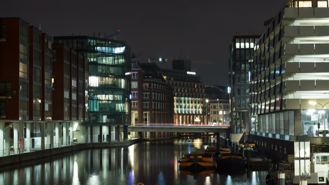 德国最大的港口汉堡的夜晚建筑视频素材